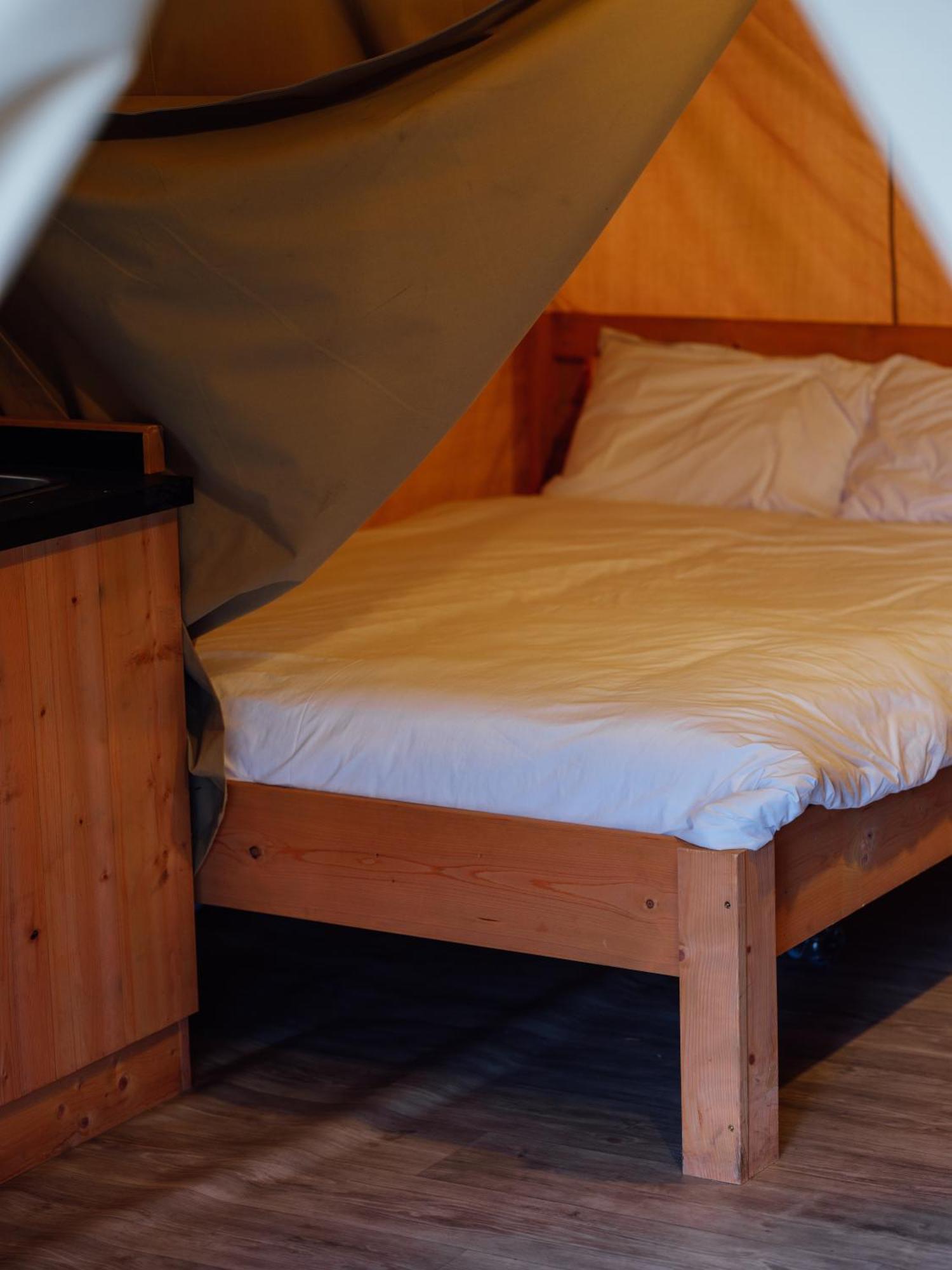 Sunset Retreats Safari Tent Ombersley Zewnętrze zdjęcie