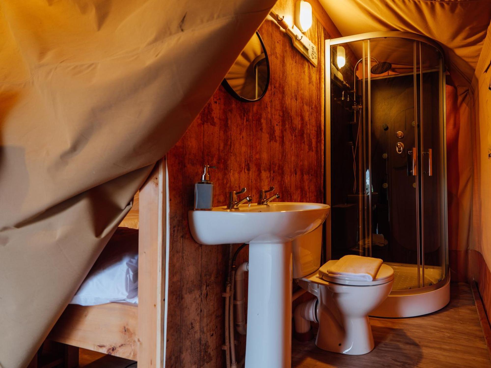 Sunset Retreats Safari Tent Ombersley Zewnętrze zdjęcie